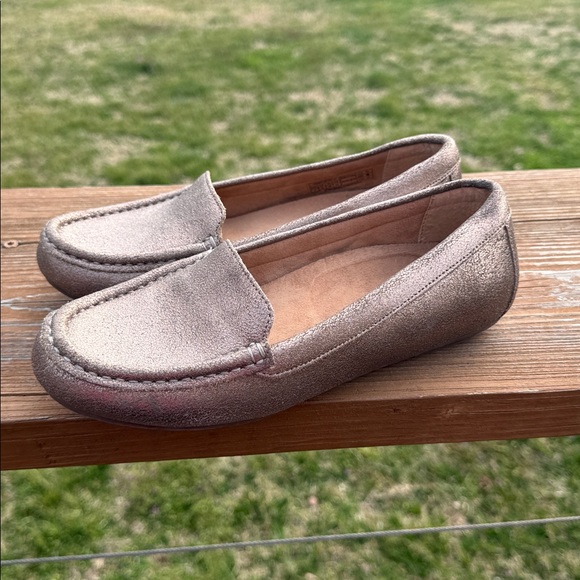 Vionic Gold Metallic Leather Debbie Loafers Size 7 - Picture 5 of 9